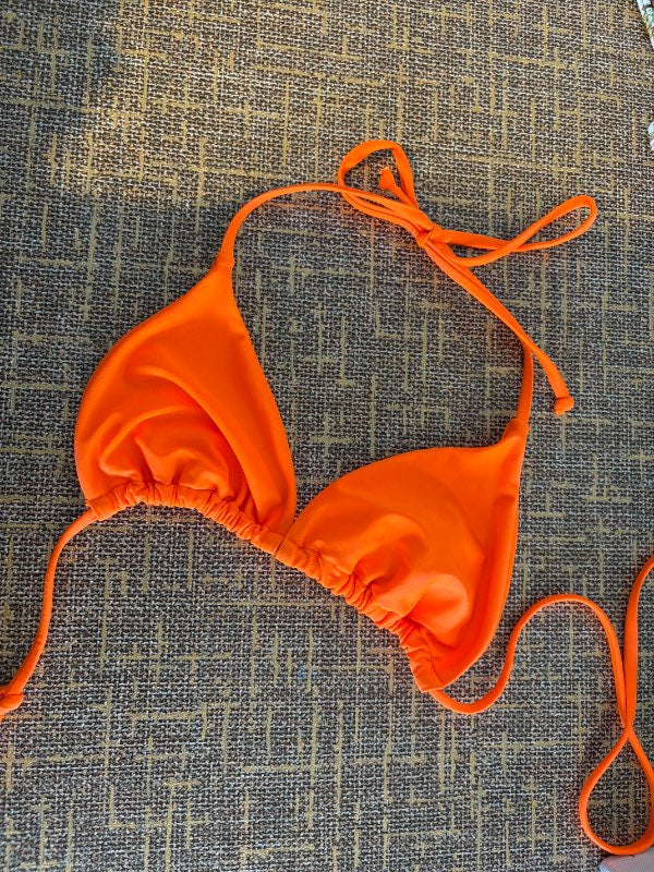 Appelsínugulur bikini toppur