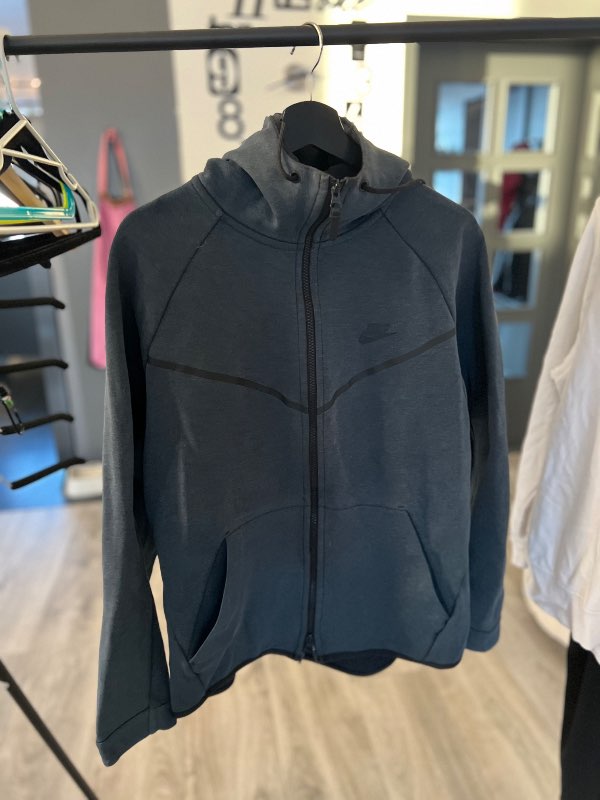 Nike tech fleece hettupeysa