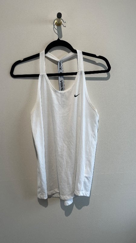hvítur nike bolur
