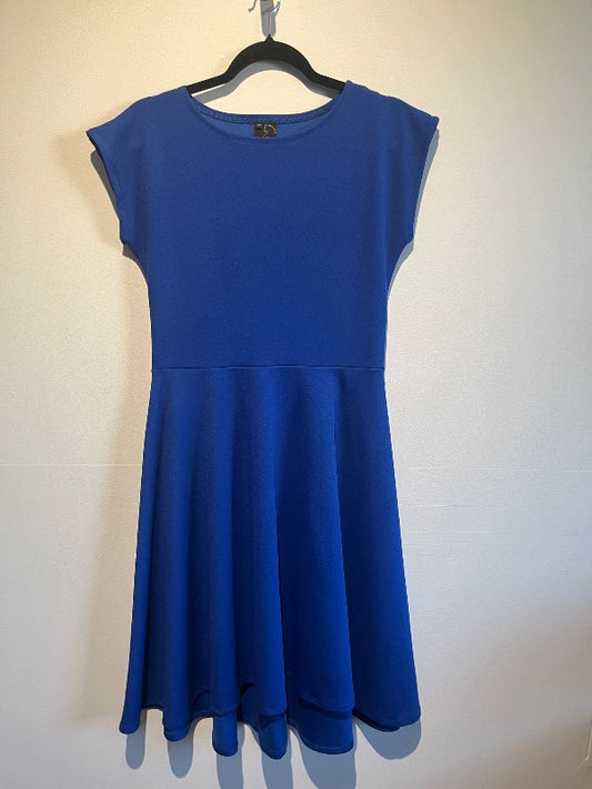 Kjólar og konfekt, blár kjóll