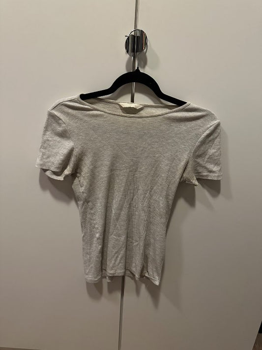 Ljósgrár stuttermabolir