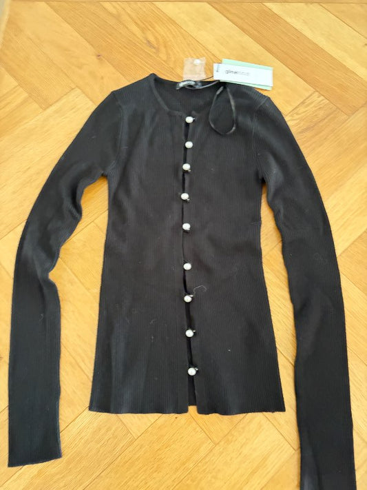 Gina tricot peysa svört