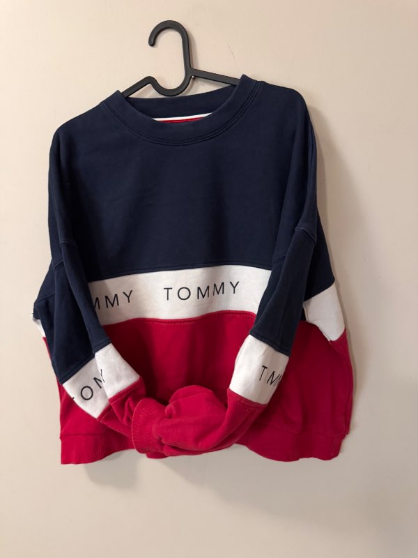 Tommy jeans peysa