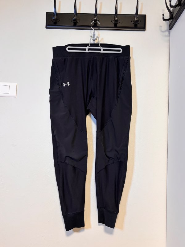 Svartar under armour buxur