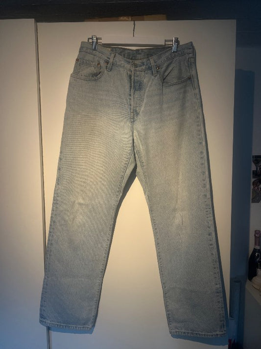 Levis 501 light blue