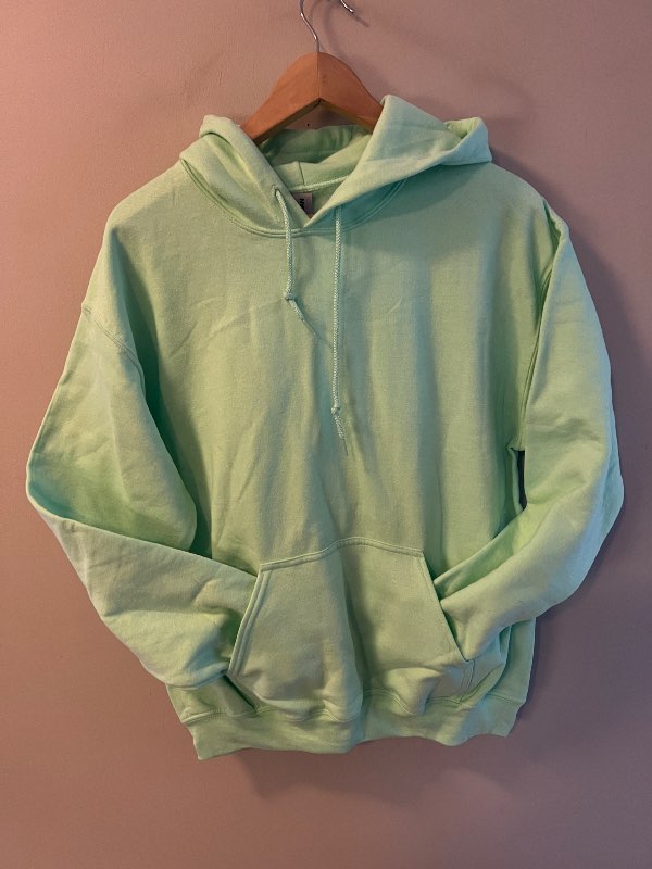 Ónotuð Gildan peysa