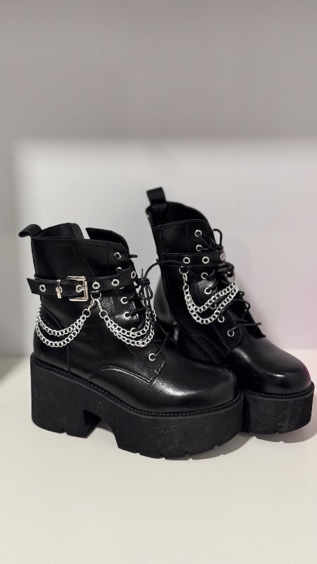 svartir pallastígvélar