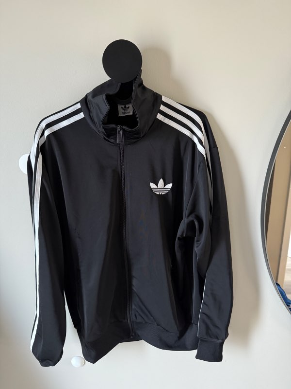 Adidas peysa