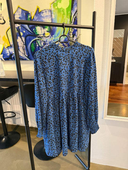 Blue dress
