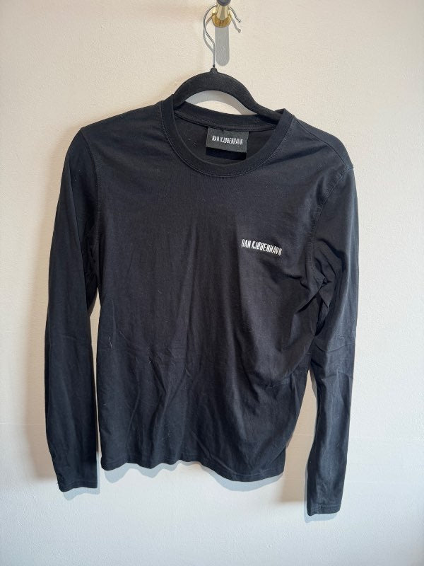 He black shirt