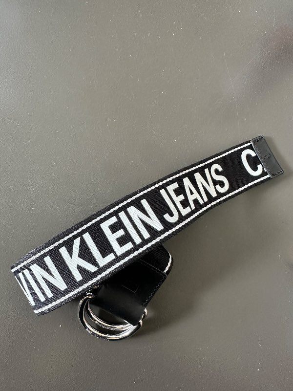 Svart Calvin Klein Jeans belti með logo