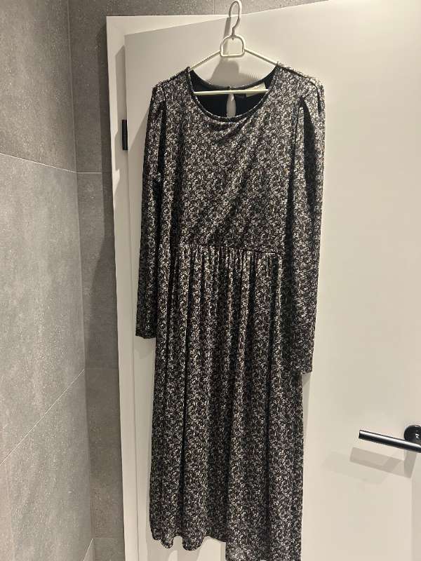 Freequent kjóll blóma