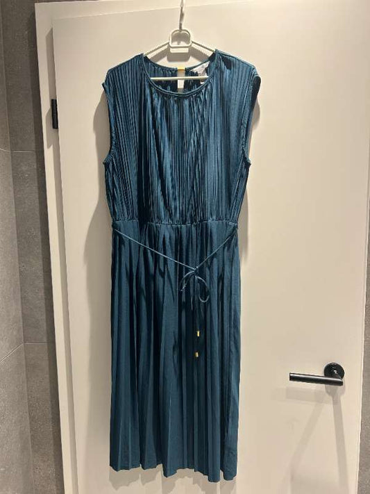 HM kjóll grænblár