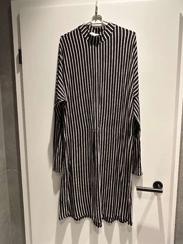 Moss kjóll röndóttur