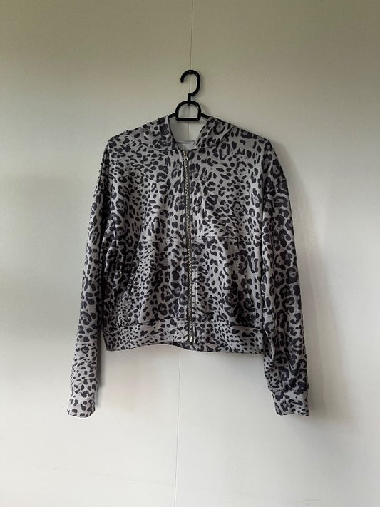 leopard print peysa