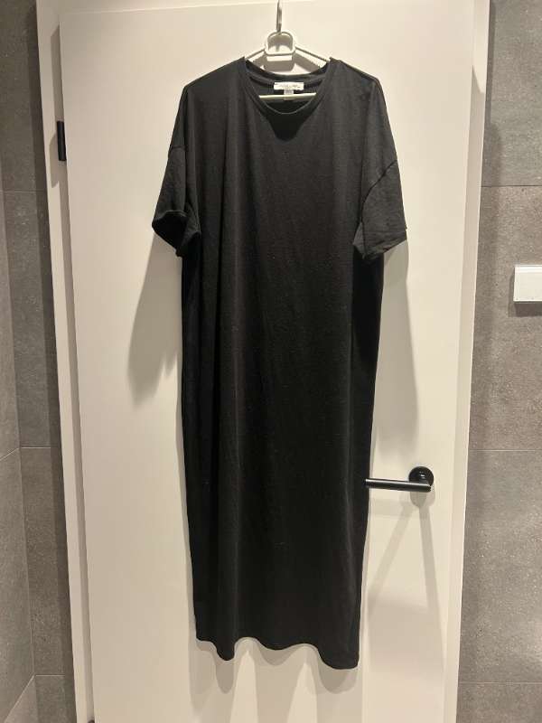 Amisu kjóll svartur