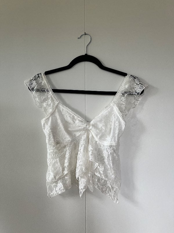 hvítur blúndubolur