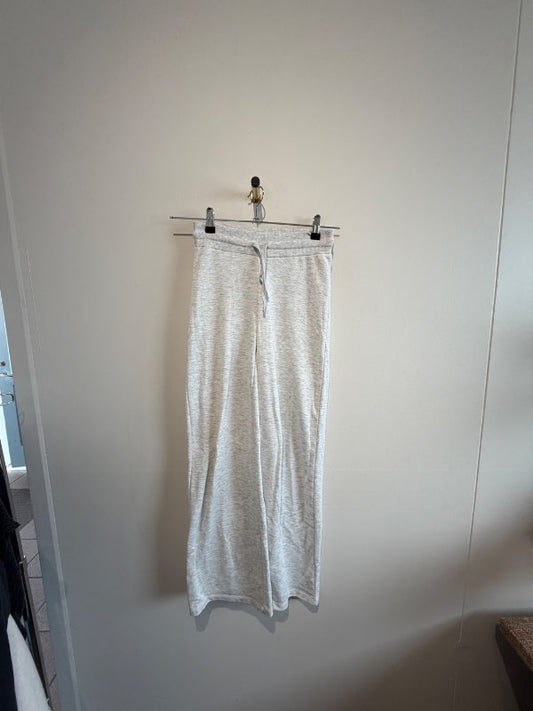 Gina tricot gráar buxur