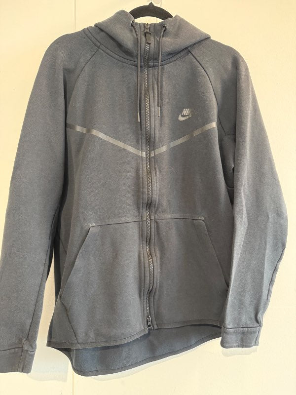 Nike peysa rennd