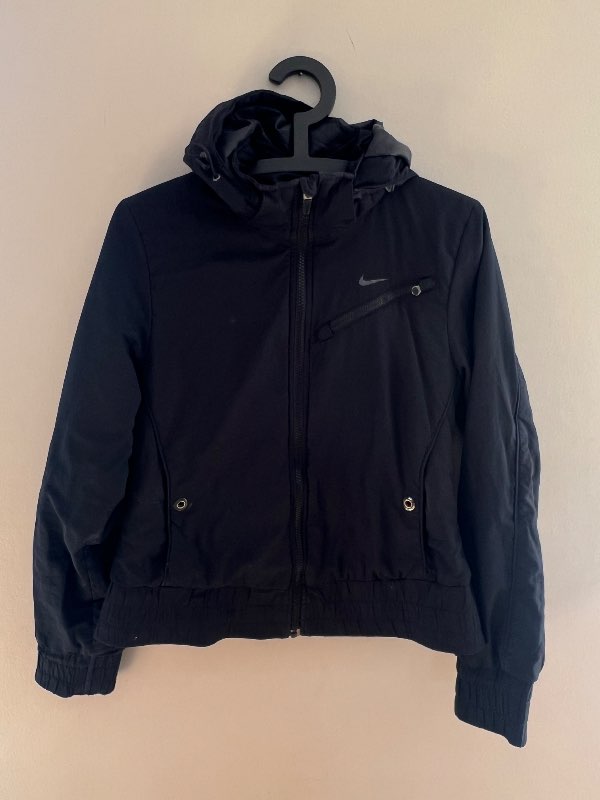 Nike jakki svartur