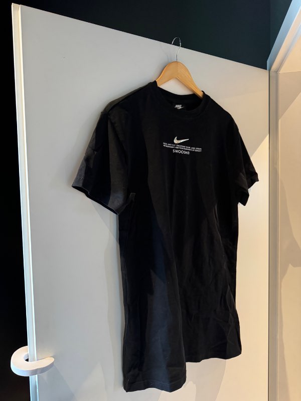 Nike síður bolur