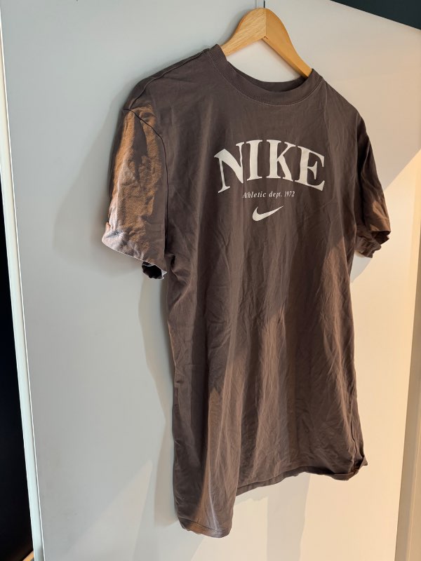 Nike bolur brúnn