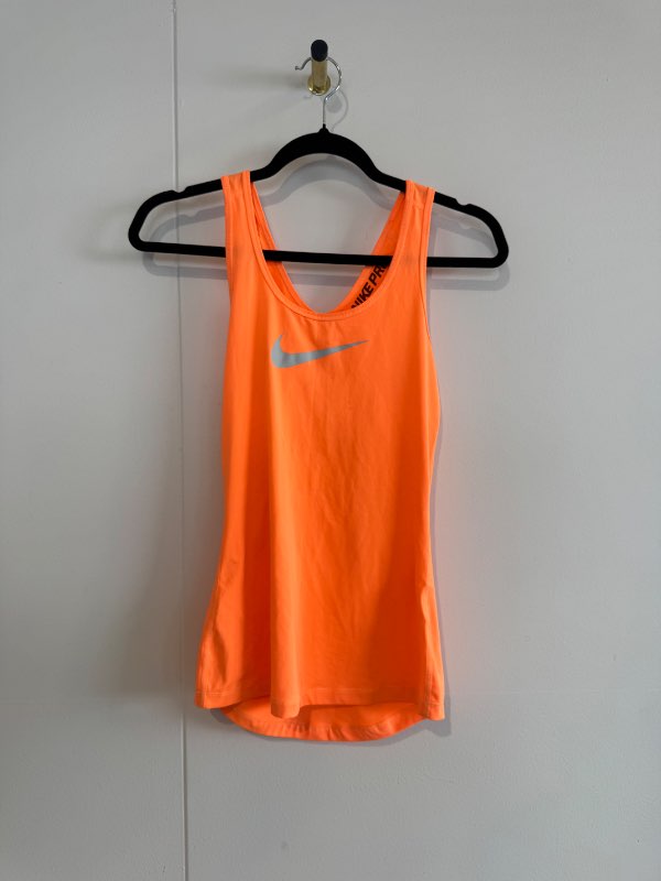 Nike appelsínugulur bolur