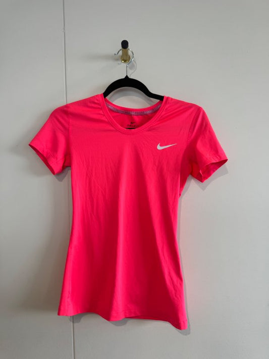 Bleikur nike bolur
