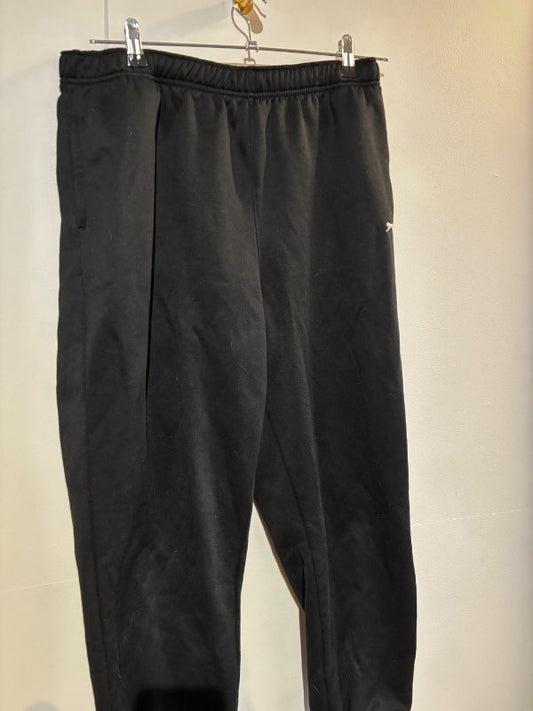 Svartar joggings buxur