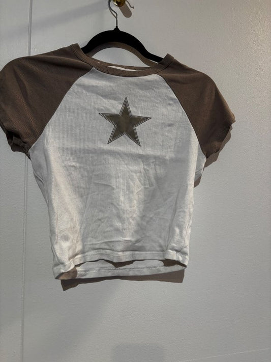 Hvítur og brún stjörnu bolur