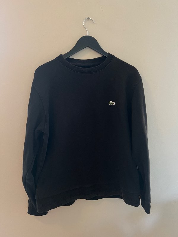 Lacoste svört peysa