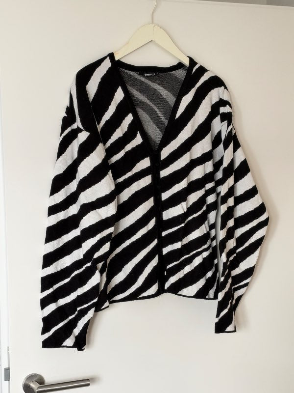 Gina Tricot aðsniðin golla
