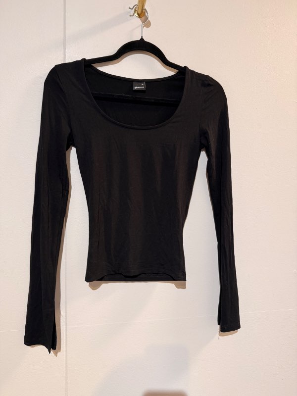 svartur gina tricot langerma