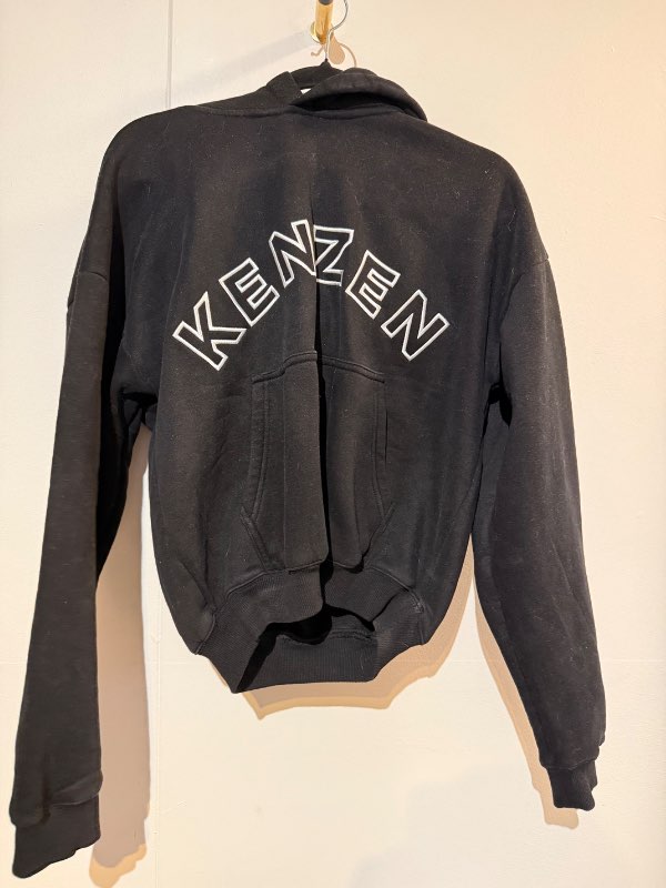 svört kenzen hettupeysa