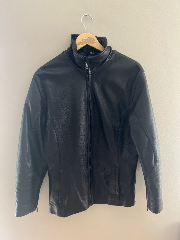 Held biker fashion