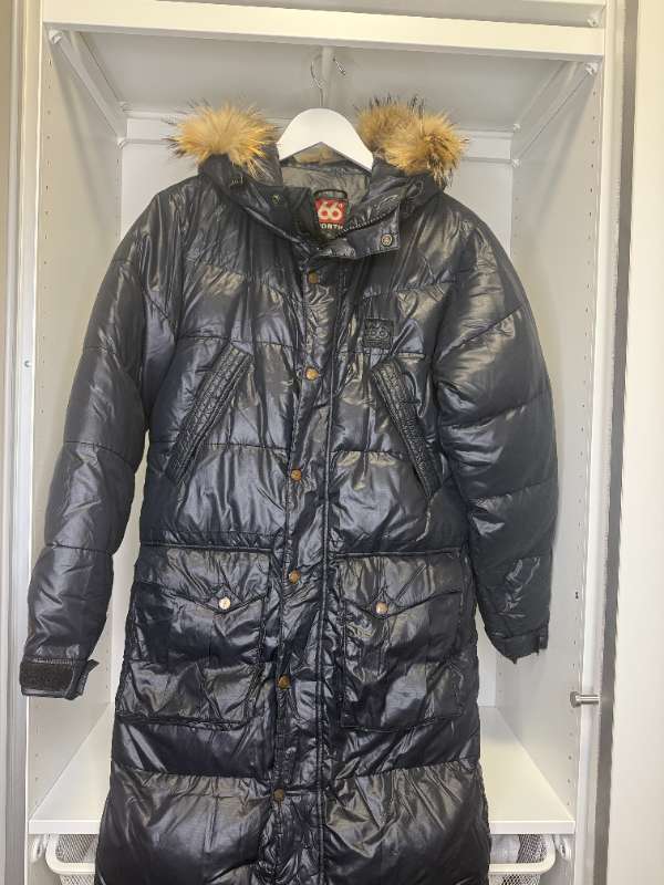 66 Dún úlpa m/hettu