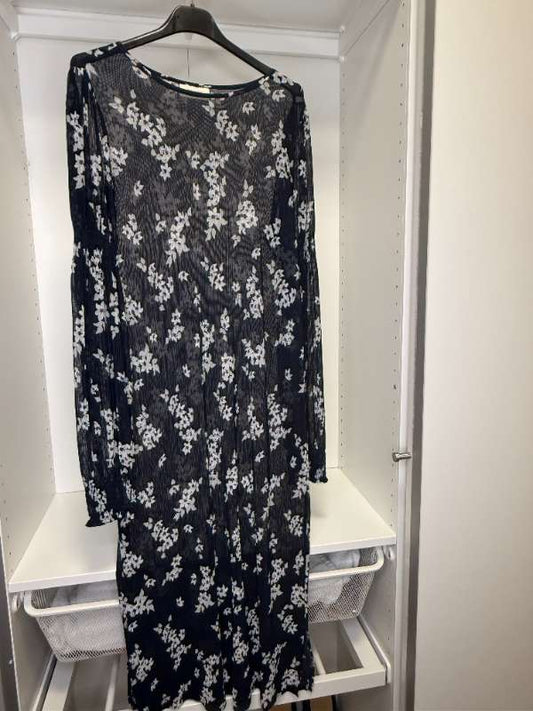 Kjóll Frequent blár m.blómum