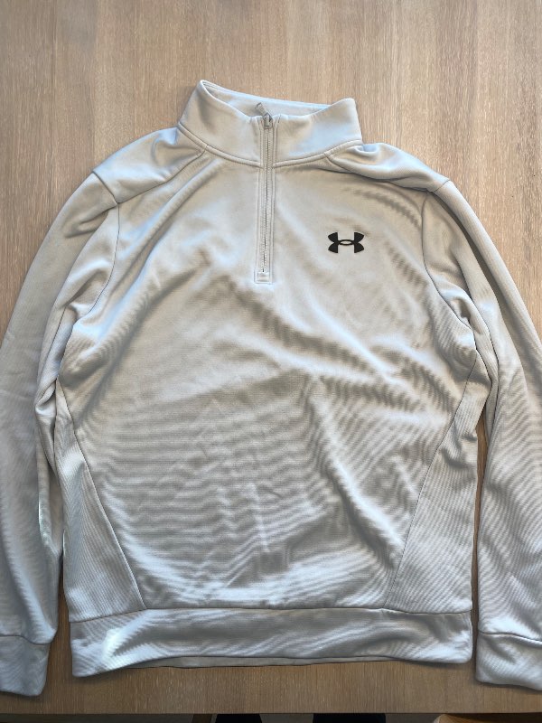 Under armour hvít peysa