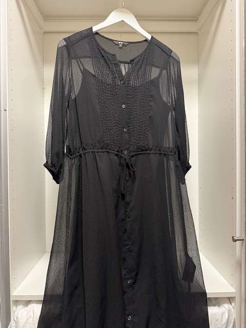 Kjóll frá Uniglo svart