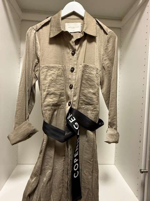 Kjóll frá Kopenhagen Muse ljós beige