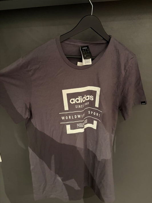 Grár adidas bolur með miða