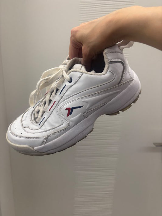 Hvítir strigaskór 38