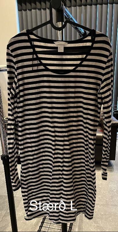 Röndóttur langermakjóll