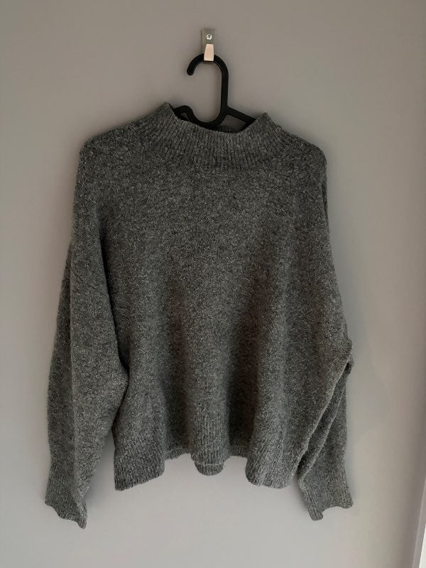 Grá peysa h&m