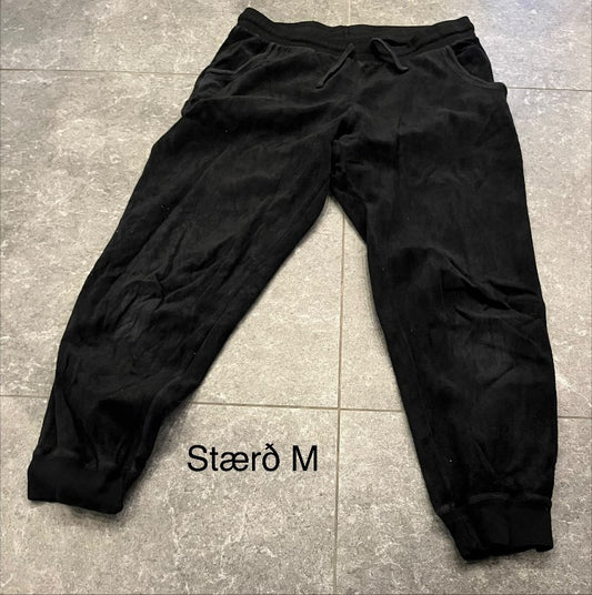 Svartar mjúkar buxur