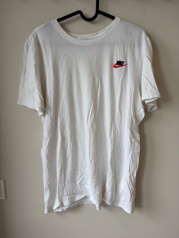 Hvitur nike bolur