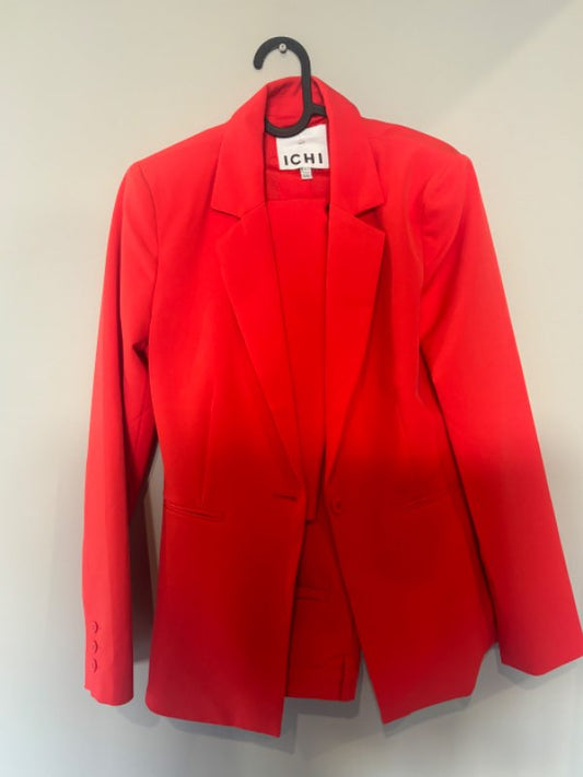 Blazer og buxur koralrauð