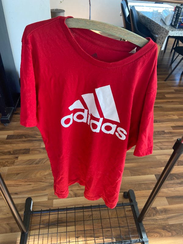 Rauður bolur-adidas