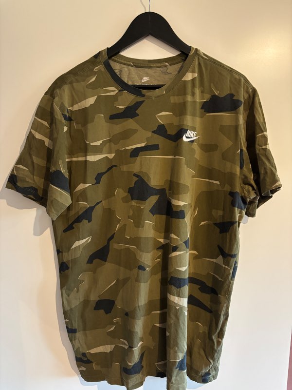 Nike stuttermabolur