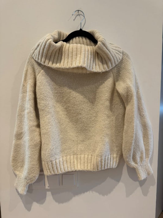 júník beige peysa